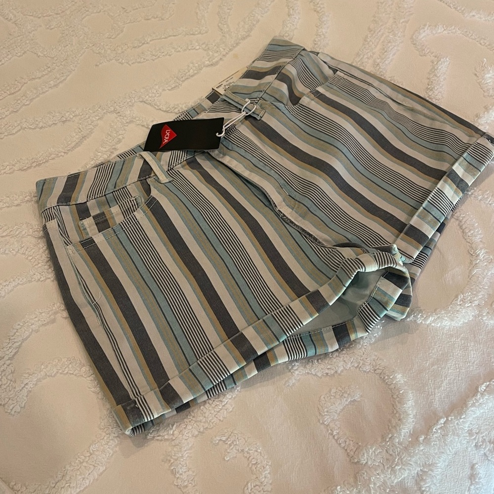 4/$20 NWT High Rise Curvy Shorts